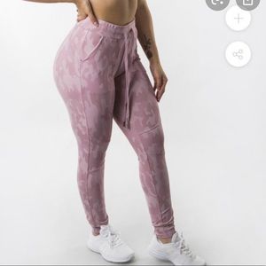 BUFFBUNNY Jasmine Joggers (Mauve camo)